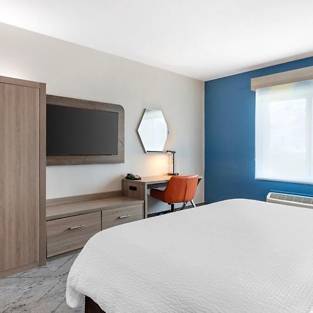 Holiday Inn Express Hotel And Suites Alice By Ihg Exterior photo