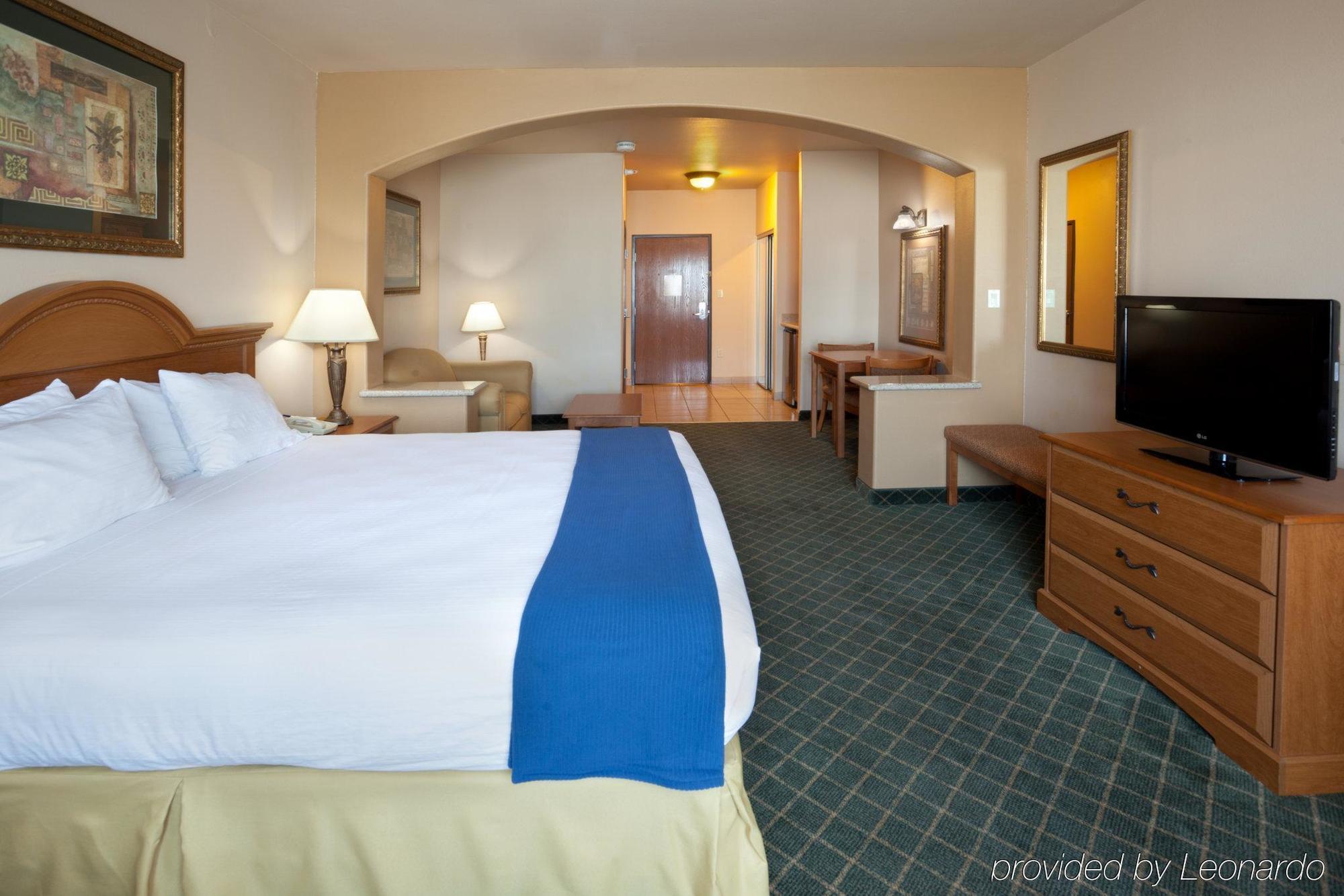 Holiday Inn Express Hotel And Suites Alice By Ihg Exterior photo