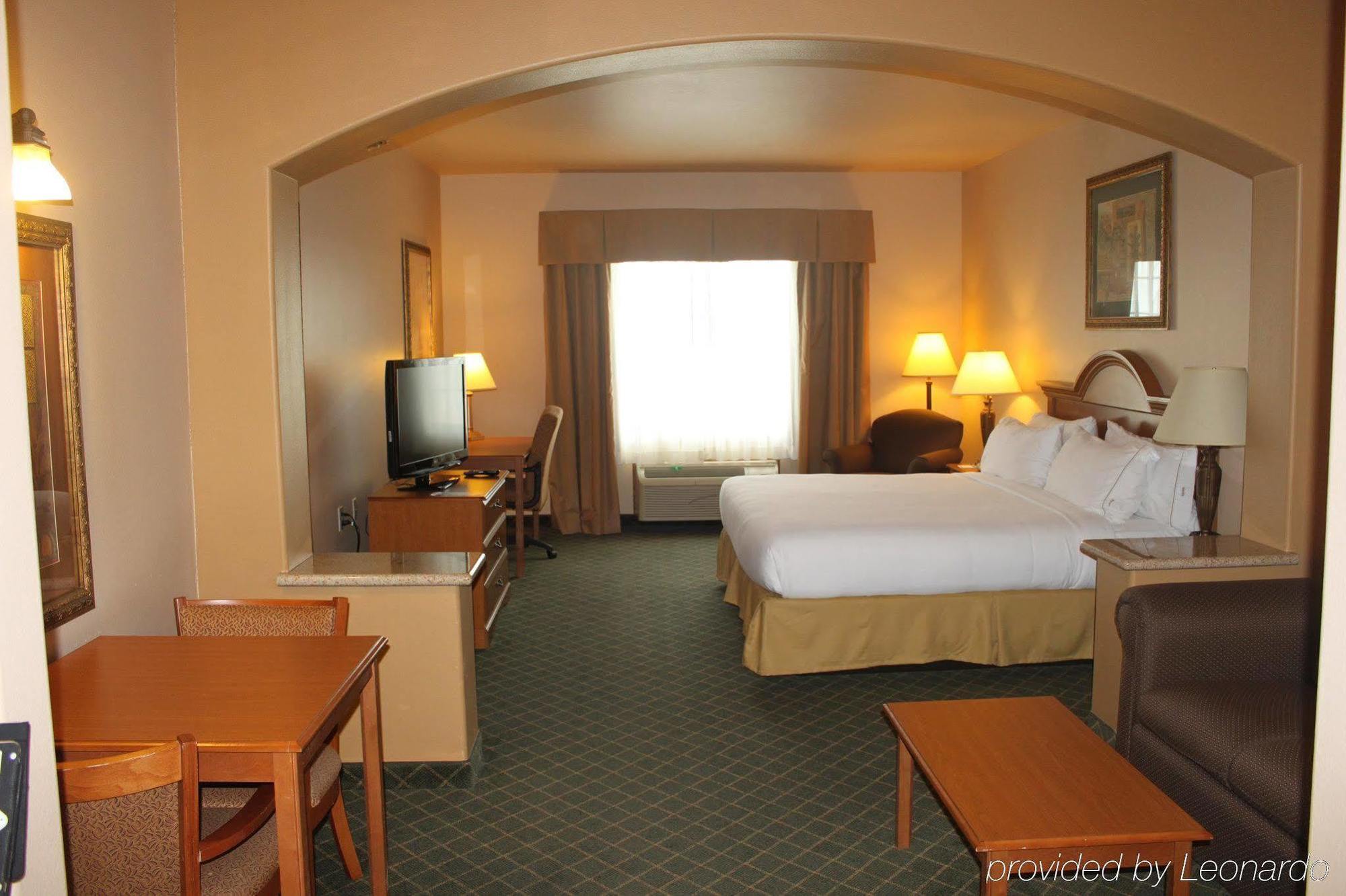 Holiday Inn Express Hotel And Suites Alice By Ihg Exterior photo